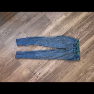 Gym shark leggings